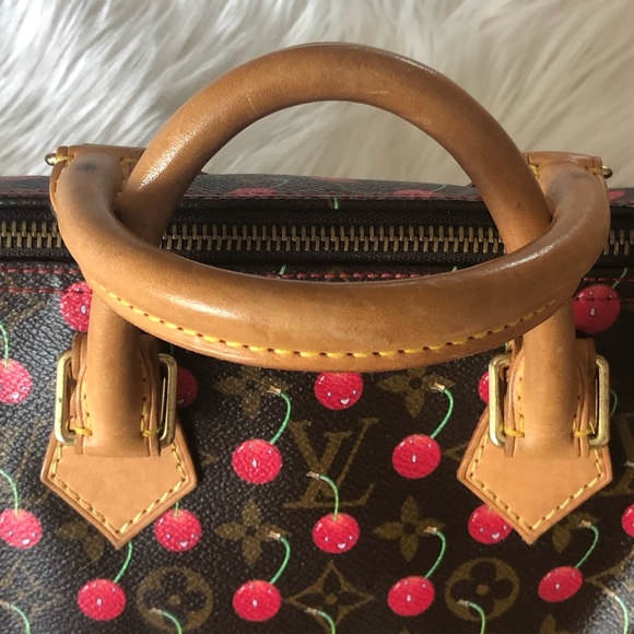 🛑SOLD other site 🛑Vintage limited edition🍒🍒bag - Picture 2 of 8